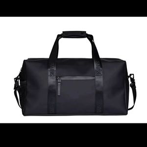 NEW IN PACKAGE RAINS BLACK WATERPROOF TRAIL GYM BAG DUFFLE